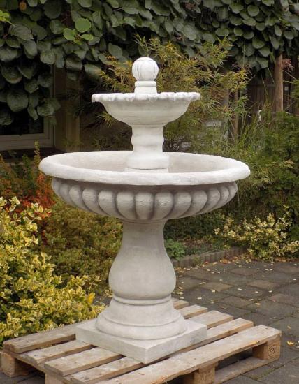 Gartenbrunnen mit 2 Wasserschalen und Kugel aus Weißbeton